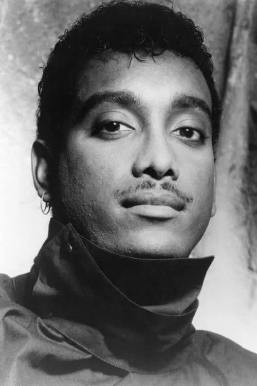 Carlos Alomar ha trabajado con Tony Thompson en 2 ocasiones