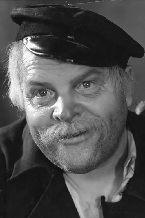 Toppo Elonperä interpretando a Julius Meyer