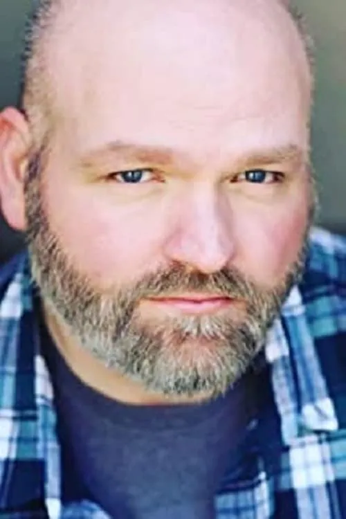 Torey Adkins interpretando a Ryan Sr.