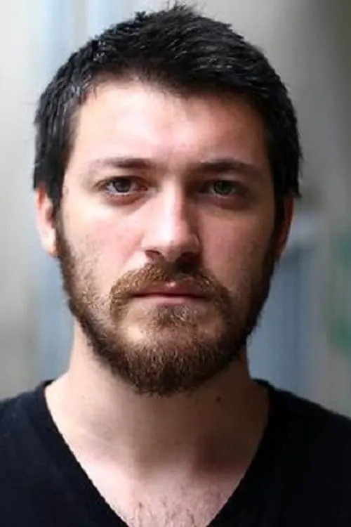 Tornike Gogrichiani interpretando a Zurab Radiani / Nikoloz Radiani