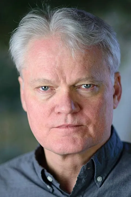 Torrey Hanson interpretando a Alton Johnson