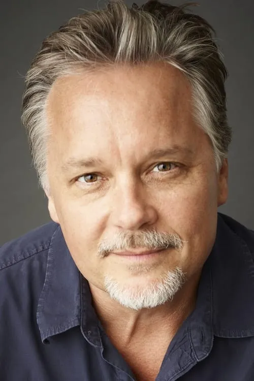 Tracy Fraim interpretando a Harry