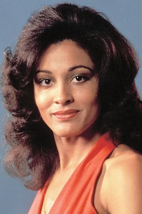 Tracy Reed interpretando a Maureen Warren