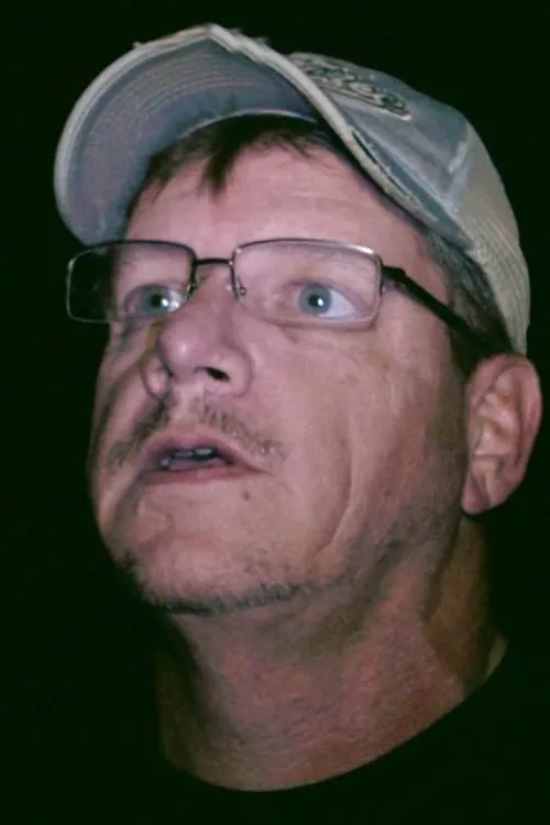 Tracy Todd interpretando a Bar Patron