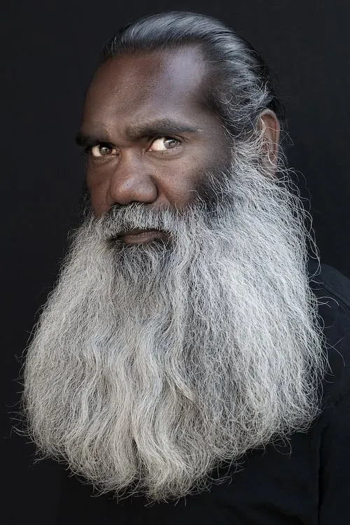 Trevor Jamieson interpretando a Sandy