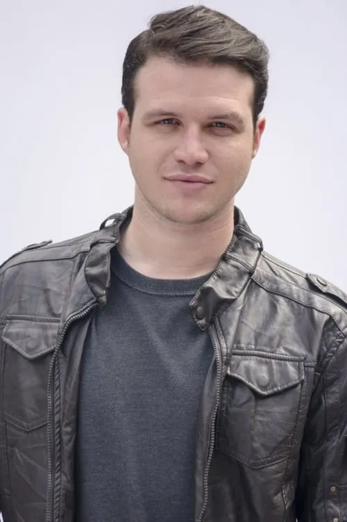 Trey Harrison interpretando a Vin