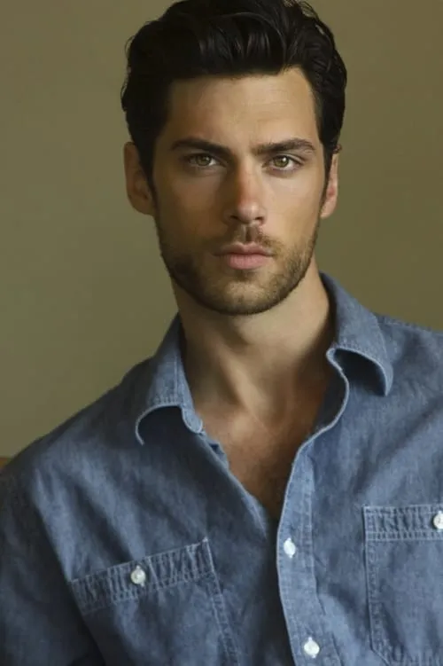 Trey Tucker interpretando a John Smith