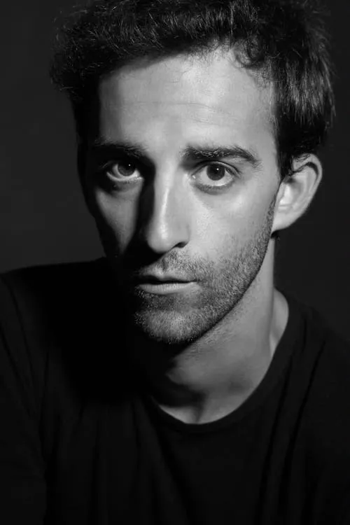 Tristan Halilaj interpretando a 