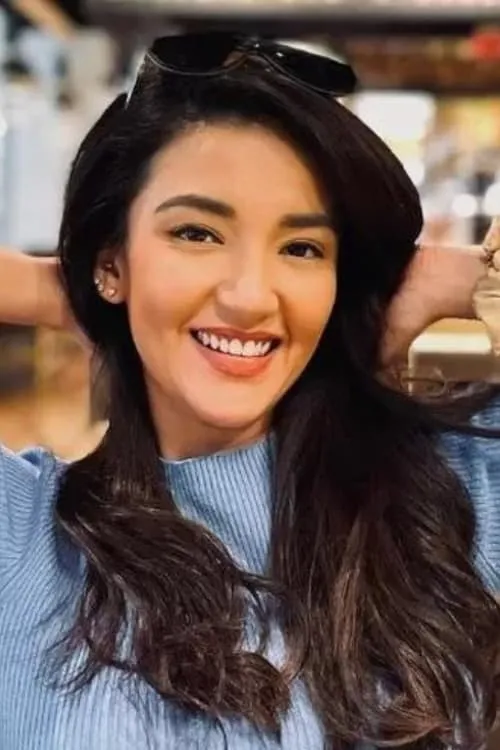 Tsania Marwa interpretando a Dinda