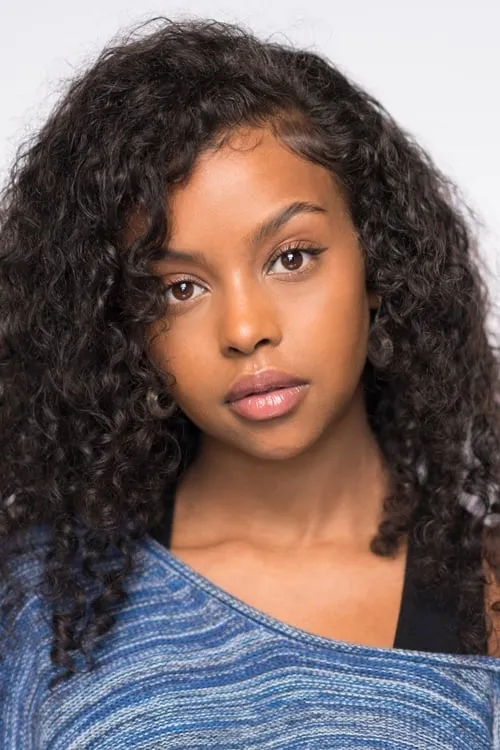 Tsion Habte interpretando a Lucy Allen