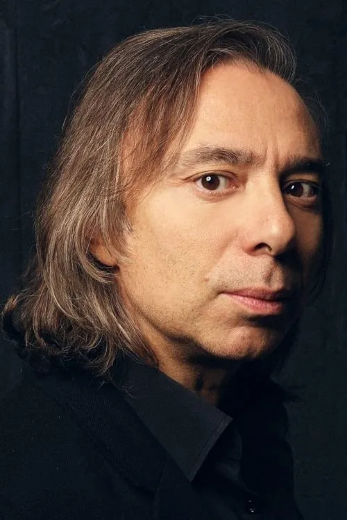 Tunca Aydoğan en su biografía y filmografía