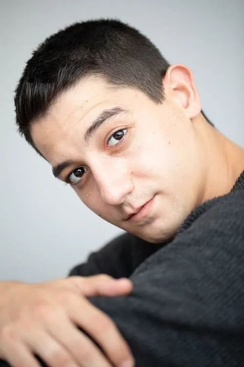 תום אמסלם — personaje: ????