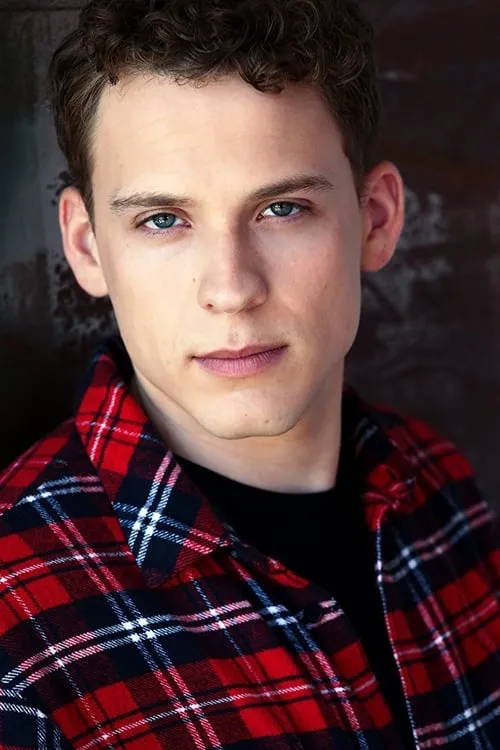 Tyler Perez interpretando a Jordan