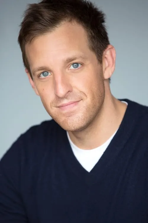 Tyler Poelle interpretando a Olos Nah