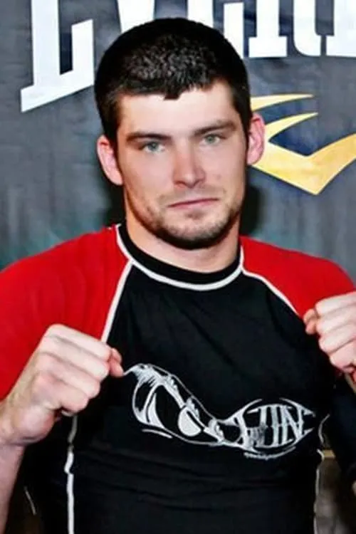 Tyler Stinson interpretando a Self