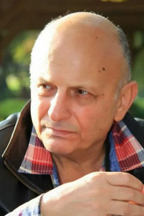 Ümit Efekan interpretando a