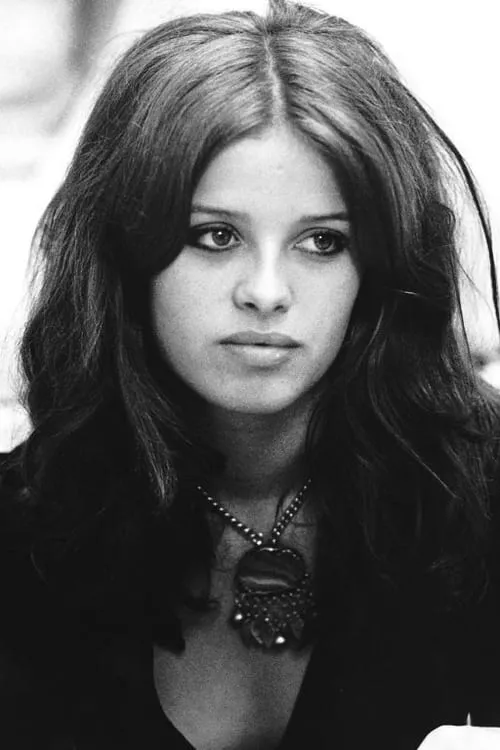 Uschi Obermaier interpretando a Marlene Thompson