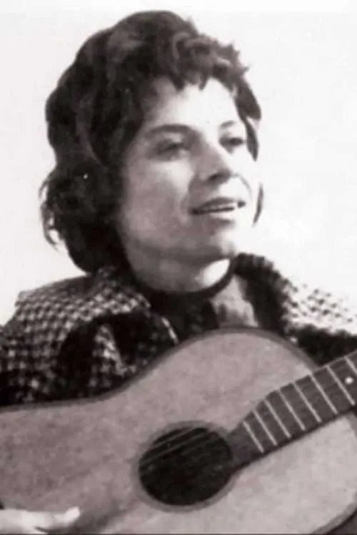 Vaçe Zela interpretando a