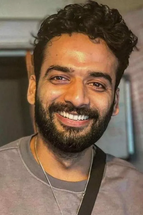 Vaibhav Raj Gupta — personaje: Anand "Annu" Mishra