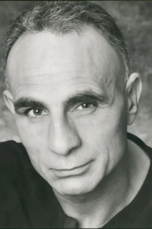 Valentino Cimo interpretando a Rhino