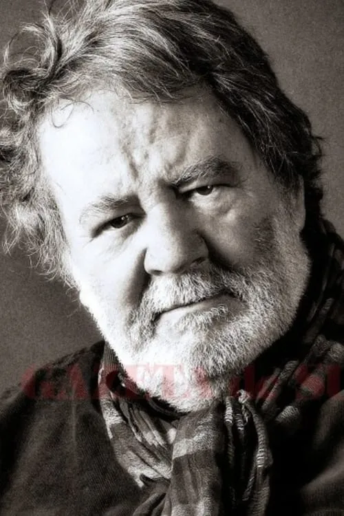 Valer Dellakeza interpretando a Vasile