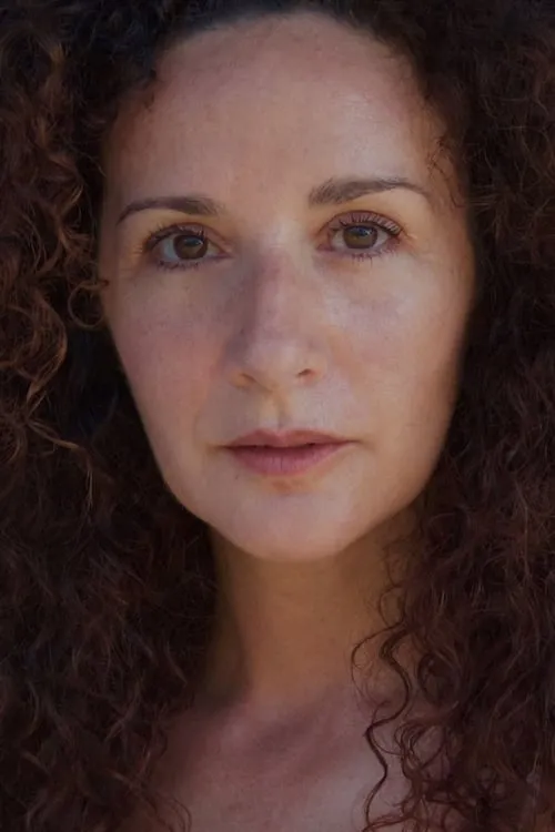 Valeria Lorca interpretando a Assumpta