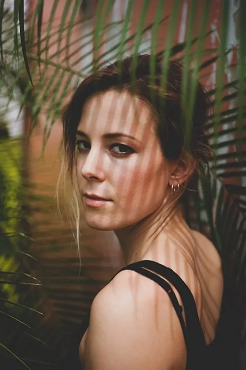 Valerie Bentson — personaje: Sasha