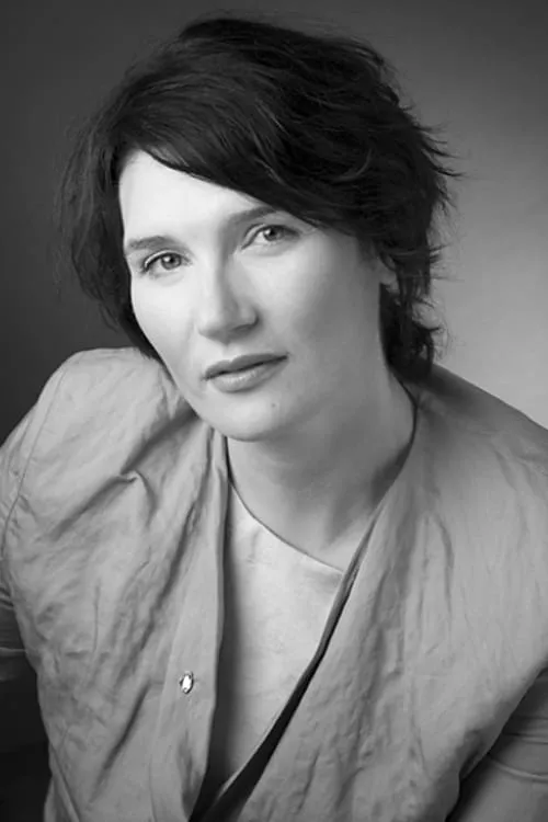 Valerie Edmond — personaje: Ashley Watt