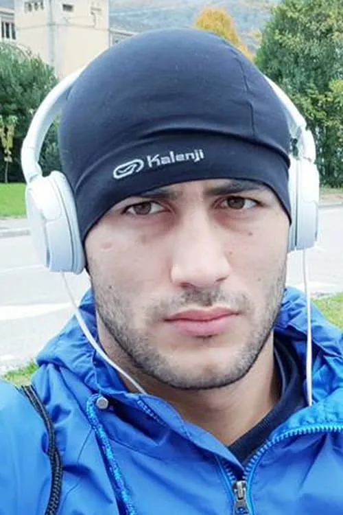 Valeriu Mircea interpretando a