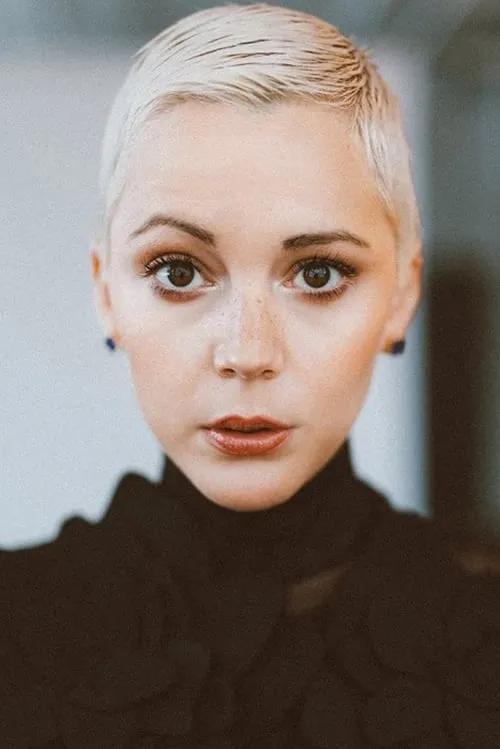 Vanessa Pilon interpretando a Alexandra