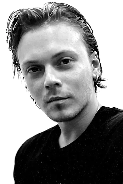 Sam Gorski ha trabajado con Vas Provatakis en 1 ocasiones