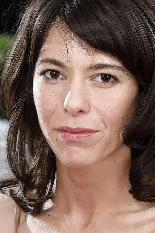 Vera King interpretando a (archive footage)