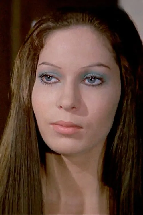 Veronika Korosec interpretando a Mildred