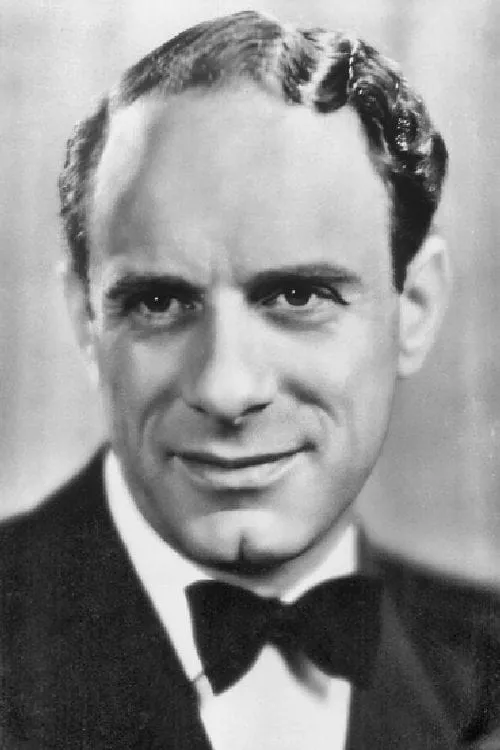 Vic Oliver interpretando a Sascha