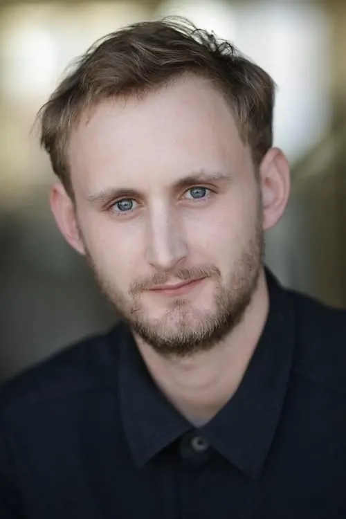 Victor Assié interpretando a Raoul Taburin (20 years old)