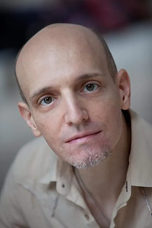 Marlon Gonzales ha trabajado con Victor La Mantia en 1 ocasiones