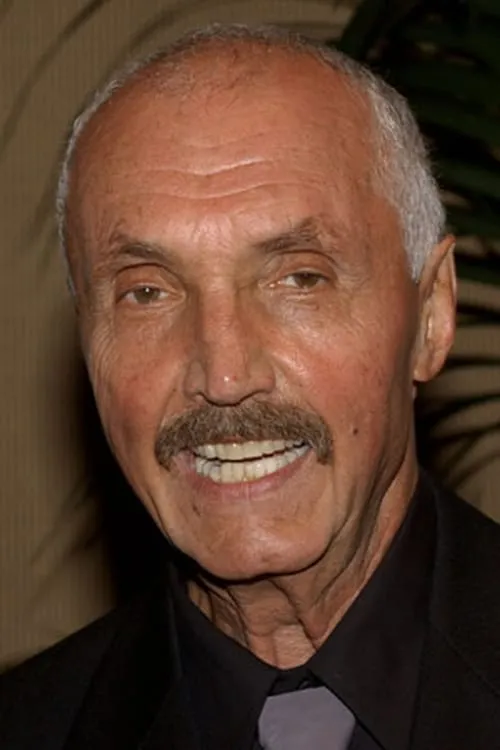 Victor Lundin interpretando a Abraham Van Helsing