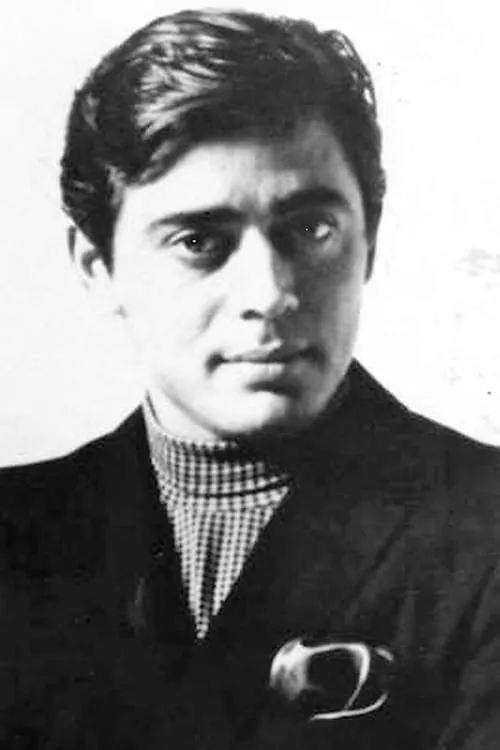 Victor Mohica interpretando a Tony Garcia