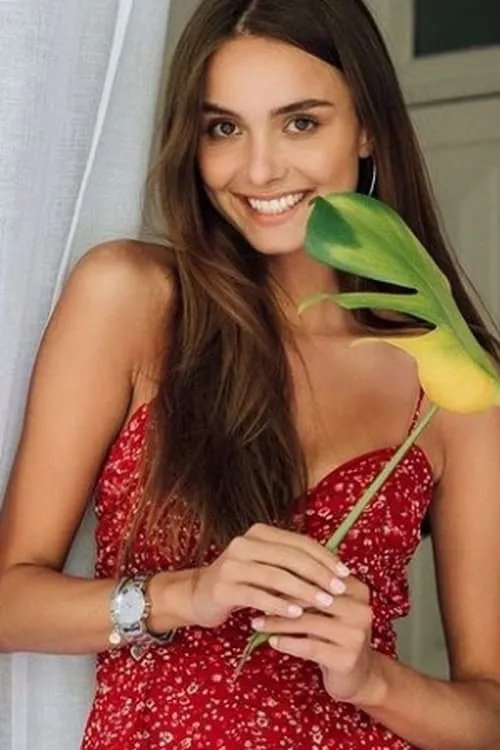 Victoria Anisova interpretando a