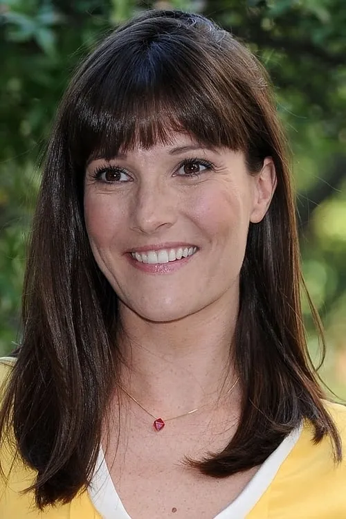 Victoria Cabello — personaje: Self