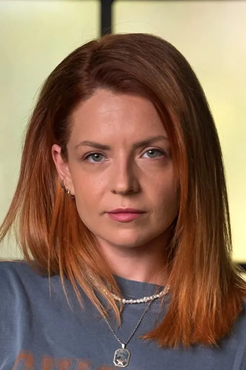 Victoria Raileanu interpretando a Emilia