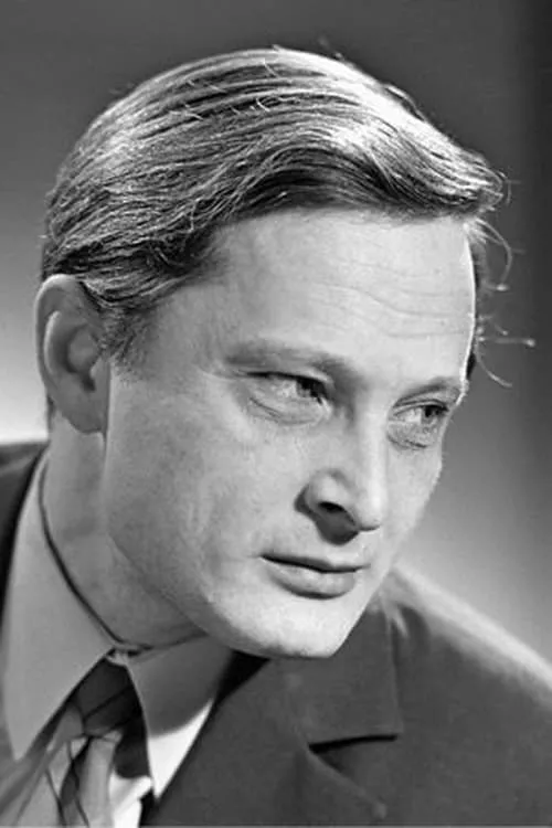 Виктор Сергачев interpretando a 