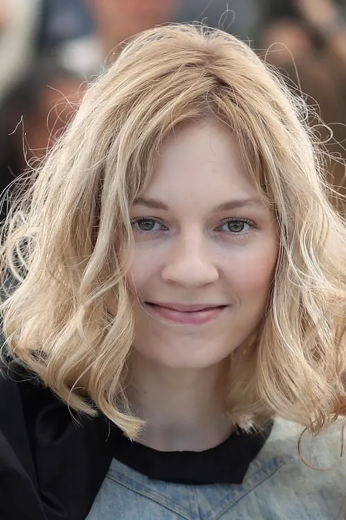 Viktoriya Miroshnichenko interpretando a Elena