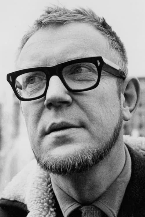 Peter Bratt ha trabajado con Vilgot Sjöman en 1 ocasiones