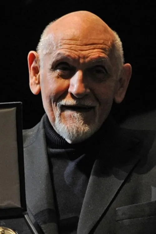 Villanueva Cosse interpretando a Father