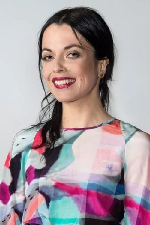 Violaine Gillibert interpretando a Hélène Bernard