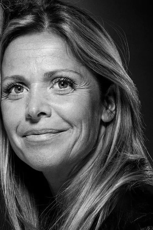 Virginie Mouchtouris interpretando a L'ex du capitaine