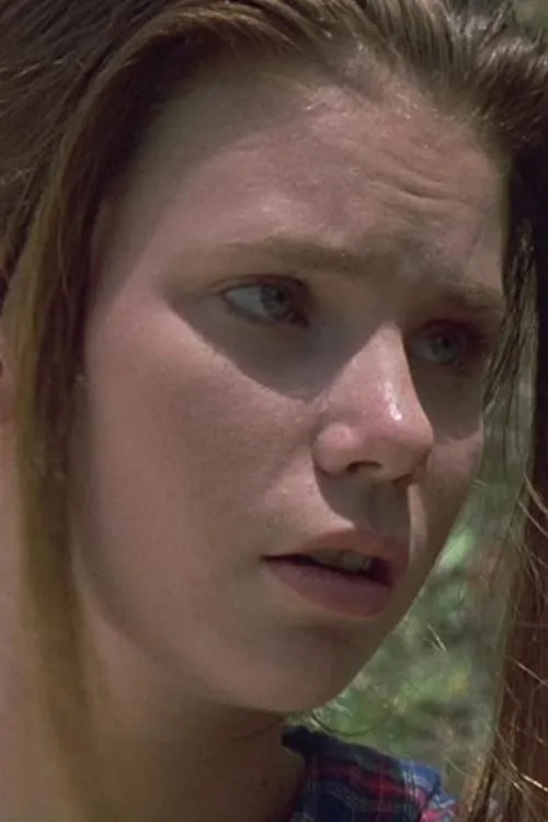 Virginya Keehne interpretando a Kitty