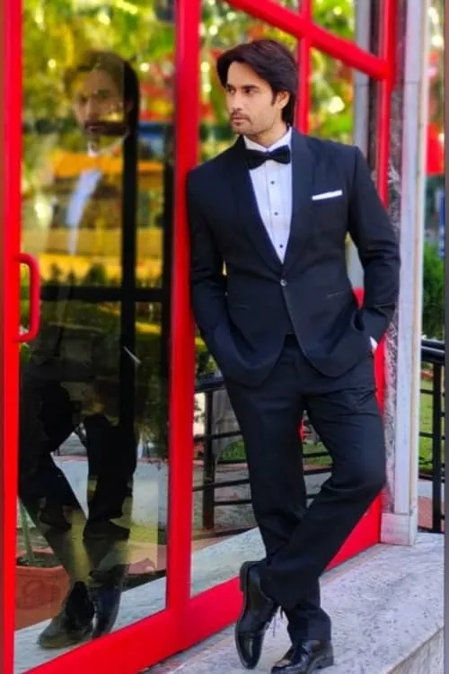 Vivian Dsena — personaje: Abhay Raichand