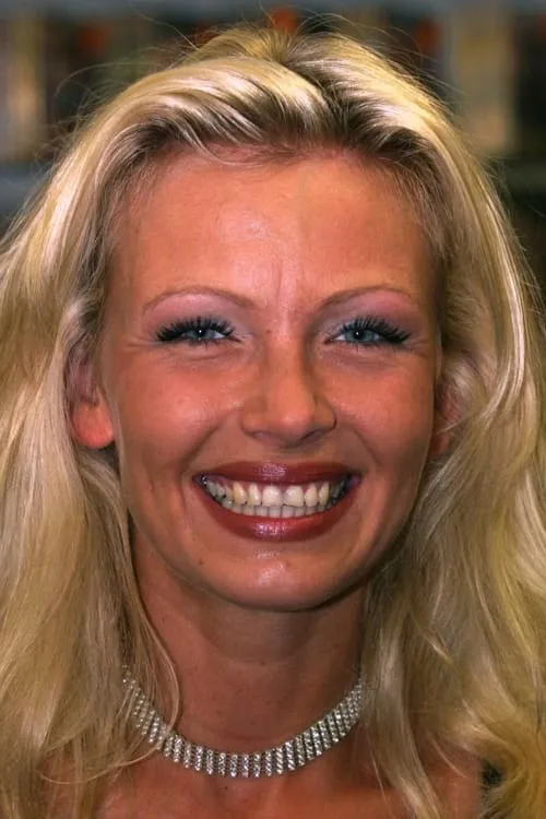 Angie Labelle ha trabajado con Vivian Schmitt en 1 ocasiones